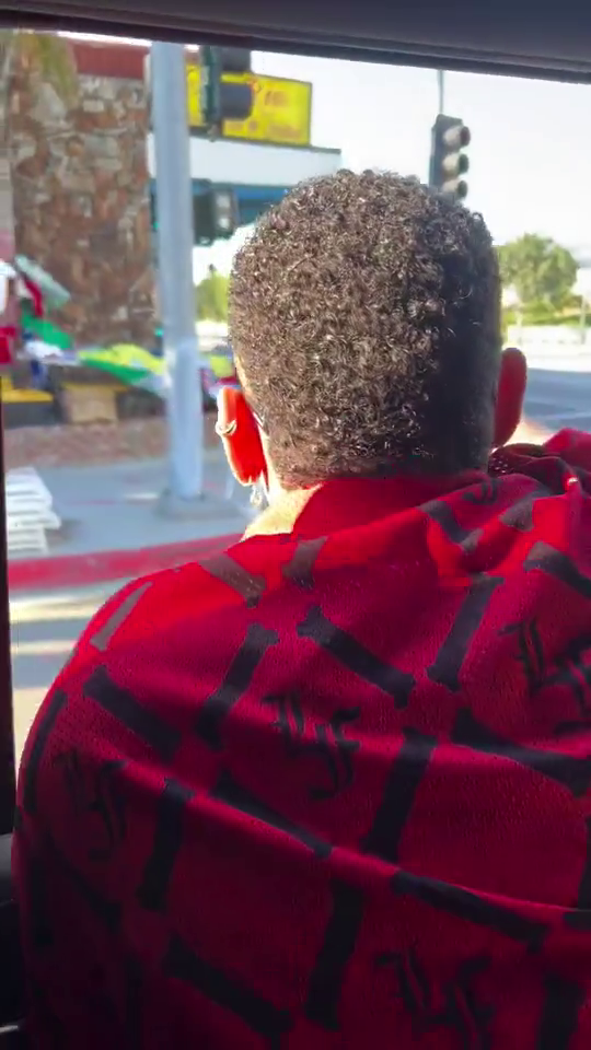 ניימאר מפתיע את המעריצים שלו באמצע הרחוב